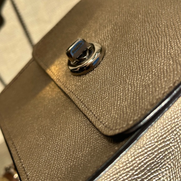 Coach Bowery crossbody. Gold with silver hardware and chain. VGC - Picture 9 of 15